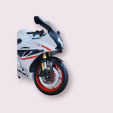 ماکت موتور Suzuki GSX1000R سفید با رینگ قرمز و بدنه اسپرت