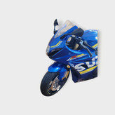 نمای نزدیک جلوی ماکت موتور سوزوکی GSX1000R آبی