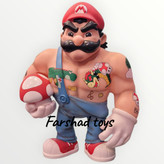 نمای روبهروی فیگور کلکسیونی ماریو طرح تتو با قارچ قرمز و جزئیات Bowser و Yoshi در فرشاد تویز
