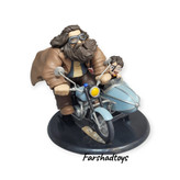 نمای پشت فیگور کلکسیونی هری پاتر و هاگرید روی موتور پرنده با سایدکار | Farshadtoys