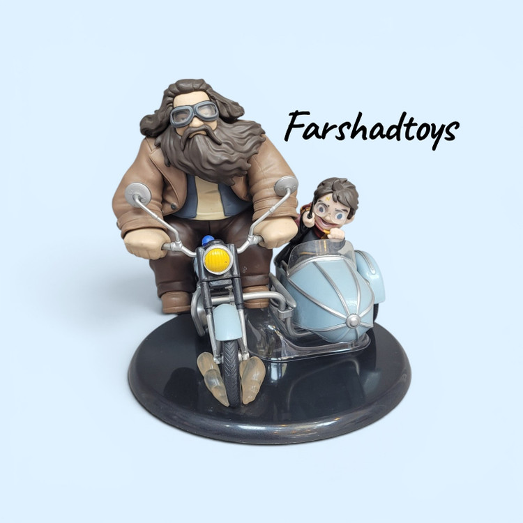 نمای پشت فیگور کلکسیونی هری پاتر و هاگرید روی موتور پرنده با سایدکار | Farshadtoys