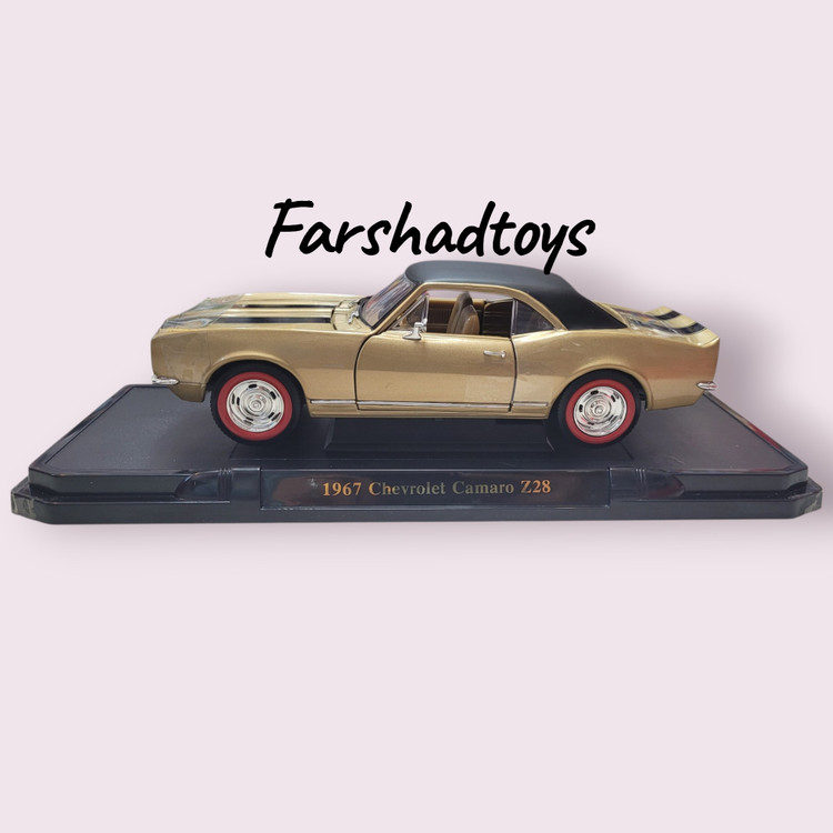 ماکت Chevrolet Camaro Z28 1967 رنگ طلایی بژ مقیاس 1:18 نمای جانبی برند Road Signature