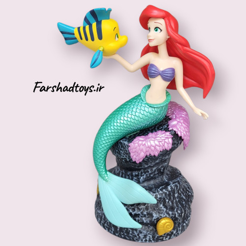 فیگور آریل The Little Mermaid به همراه Flounder روی پایه دریایی