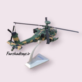 نمای پشت ماکت هلیکوپتر AH-64D آپاچی فلزی روی دست برای نمایش ابعاد