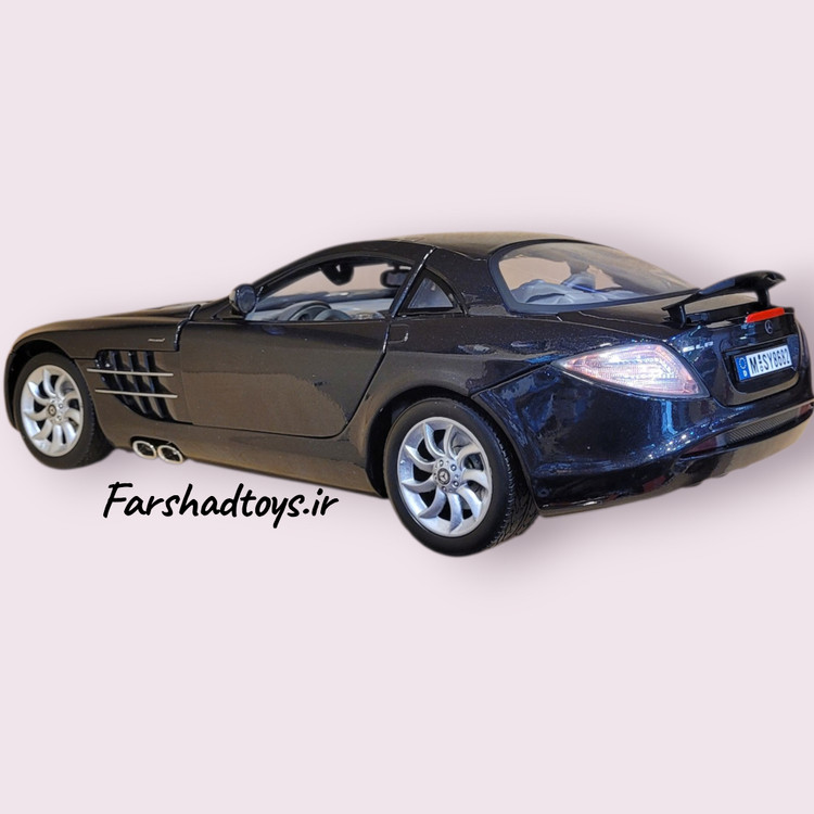 نمای عقب سه رخ ماکت ماشین فلزی مرسدس بنز SLR مکلارن برند Motor Max مقیاس 1:12 مشکی متالیک در فرشاد تویز