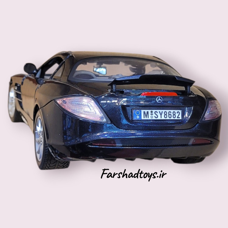 نمای نزدیک عقب ماکت مرسدس بنز SLR مکلارن برند Motor Max با اسپویلر و چراغ عقب در فرشاد تویز