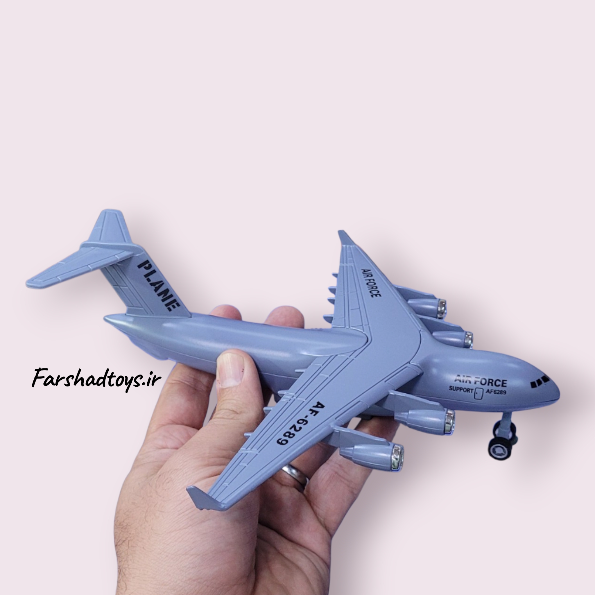ماکت هواپیمای C-17 فلزی کد 13-677 رنگ طوسی روشن در فرشاد تویز