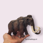 فیگور حیوانات ماموت پشمالو Paradise Animal مدل 127-557 در دست برای نمایش ابعاد محصول در فرشاد تویز