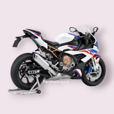 نمای عقب سهرخ ماکت موتور BMW S1000RR مقیاس ۱/۶ با چرخ عقب متحرک و اگزوز دودزا