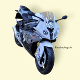 نمای روبهروی ماکت BMW S1000 RR سفید با چراغ و آینه