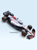 نمای سهرخ بالای ماکت فرمول یک Burago ردبول RB21 مکس ورشتپن شماره ۱ با لیوری سفید ژاپن و مقیاس ۱:۴۳