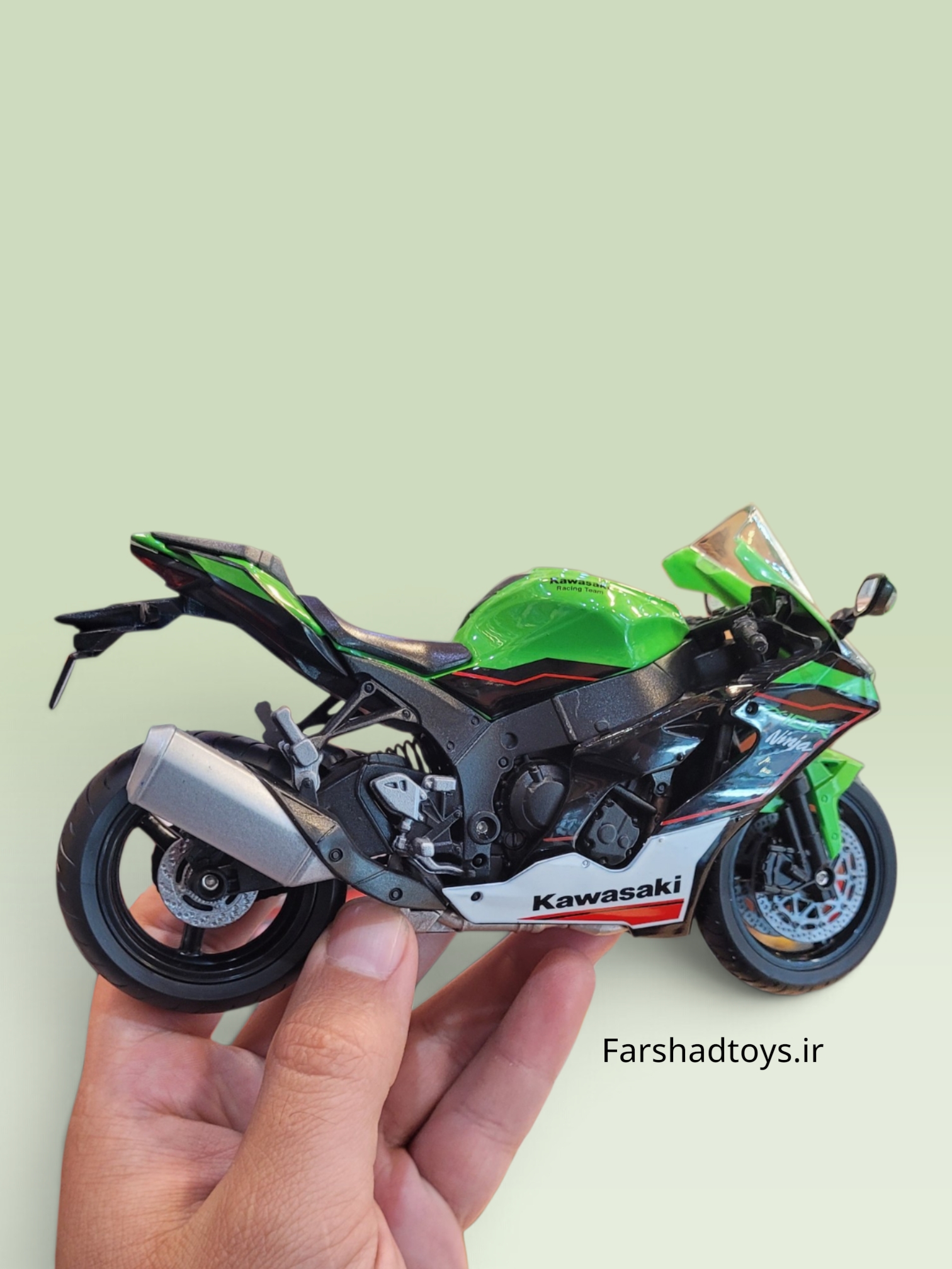 نمای جانبی ماکت موتورسیکلت کاوازاکی Ninja ZX-10R سبز ویلی مقیاس 1:12