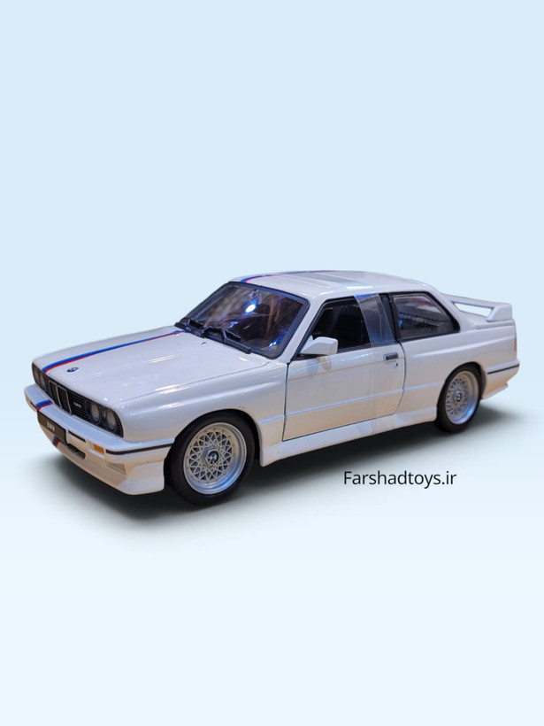 نمای جلو ماکت سفید BMW M3 E30 مدل 1988 برند Bburago مقیاس 1:24