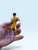 فیگور بروس لی با لباس زرد مدل Flexible Tiger و حالت رزمی