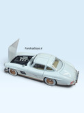 ماکت مرسدس بنز 300 SL Gullwing سفید مقیاس 1:18 با کاپوت باز و جزئیات موتور فرشاد تویز