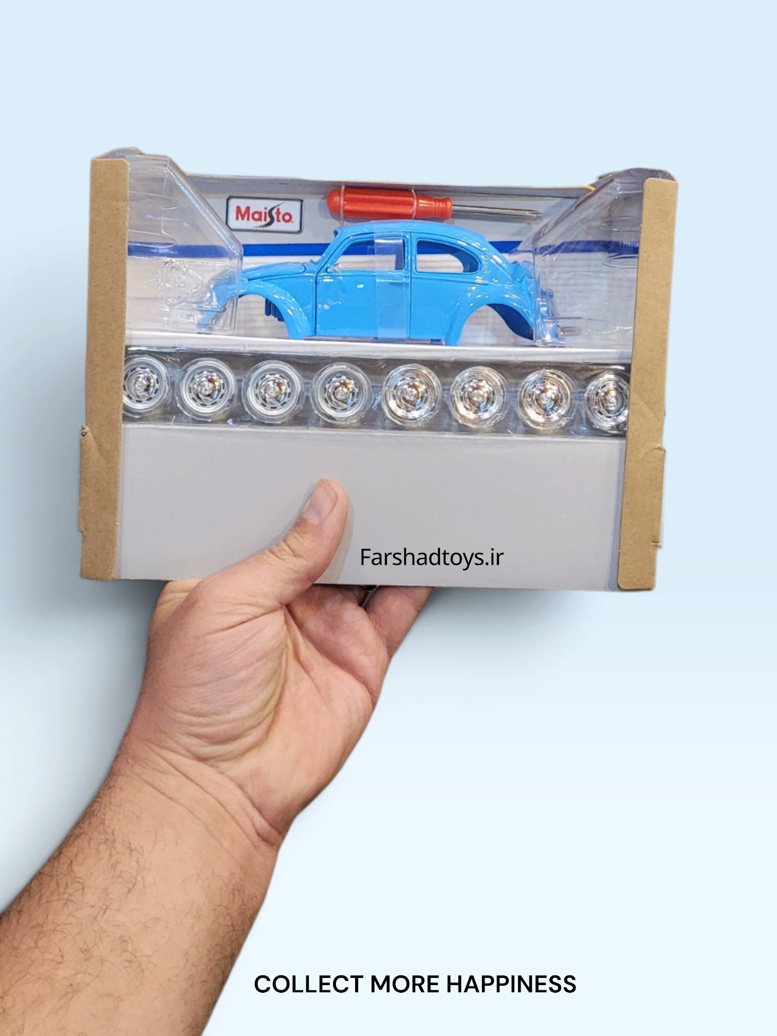 محتویات ماکت مونتاژی فولکس واگن بیتل مایستو با بدنه آبی و چرخها فرشاد تویز