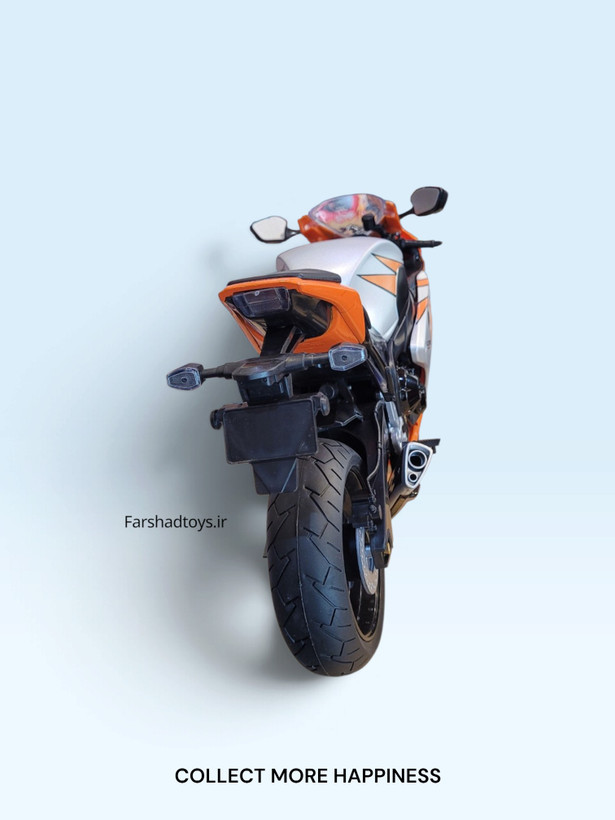 نمای عقب ماکت موتور هوندا CBR1000RR 2010 نیوری با تایر پهن و اگزوز