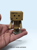 نمای جلوی اکشن فیگور Danboard Mini نسخه Amazon.co.jp روی پایه