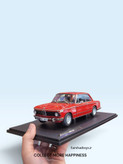 نمای سه رخ جلوی ماکت فلزی BMW 1602 قرمز برند Solido روی پایه