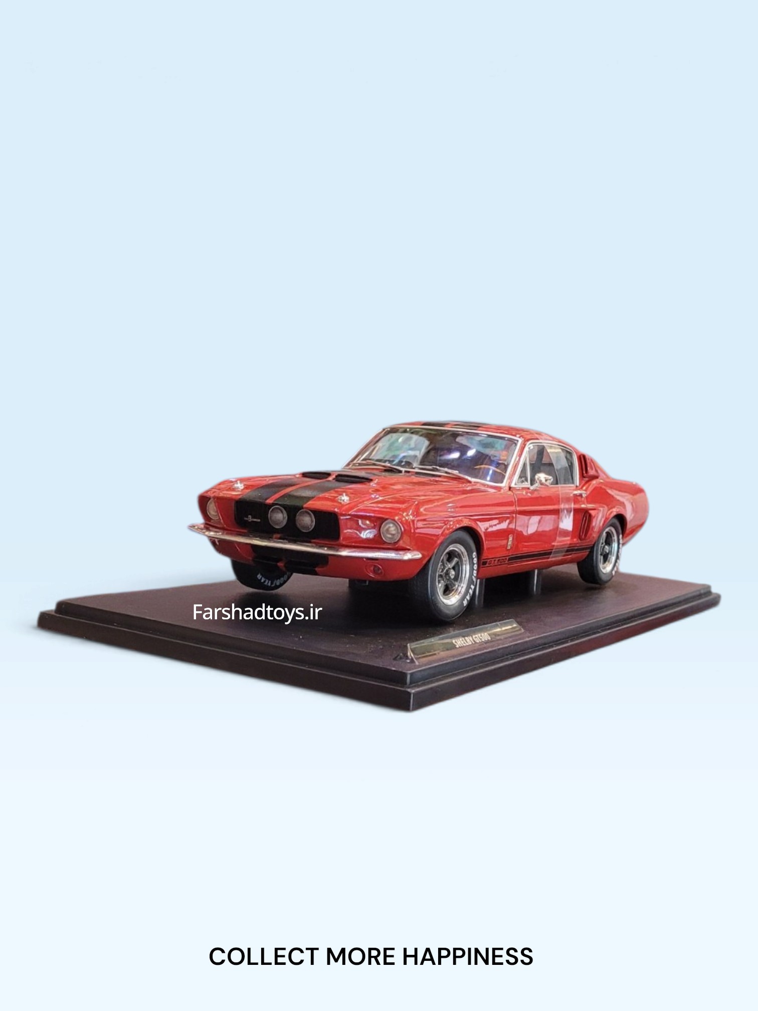 نمای سه رخ جلوی ماکت شلبی GT500 قرمز برند Solido روی پایه
